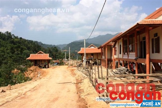 Cuộc sống của người dân tại các khu tái định cư đã đổi thay, song vẫn còn nhiều khó khăn