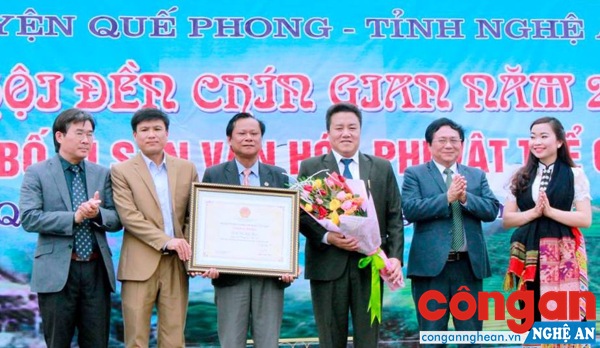 Trao chứng nhận đền Chín Gian là di sản văn hóa phi vật thể quốc gia
