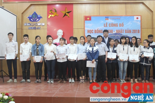 31 học sinh được suất học bổng 30%