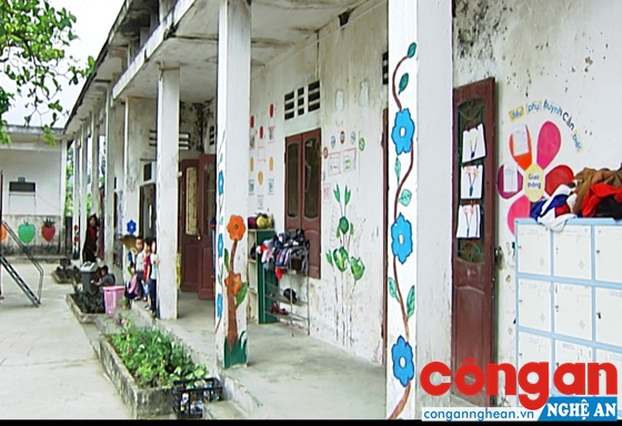 Phòng học cũ kỹ, xuống cấp, tiềm ẩn nhiều rủi ro