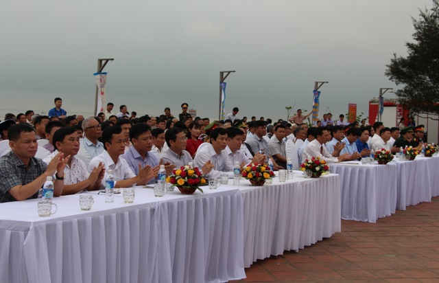 Các đại biểu tham dự lễ khai mạc triển lãm