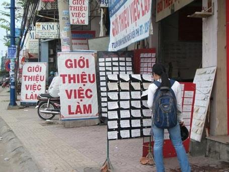 Cần cẩn trọng với những trung tâm môi giới việc làm 