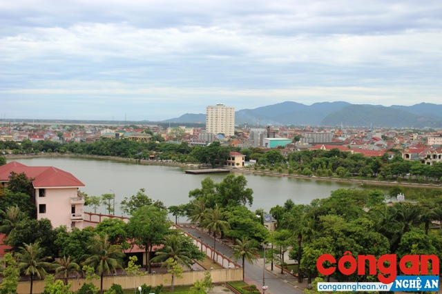 Nhiều năm nay, TP Vinh thu hút du khách bởi hệ thống cơ sở hạ tầng hiện đại, môi trường an toàn, bình yên