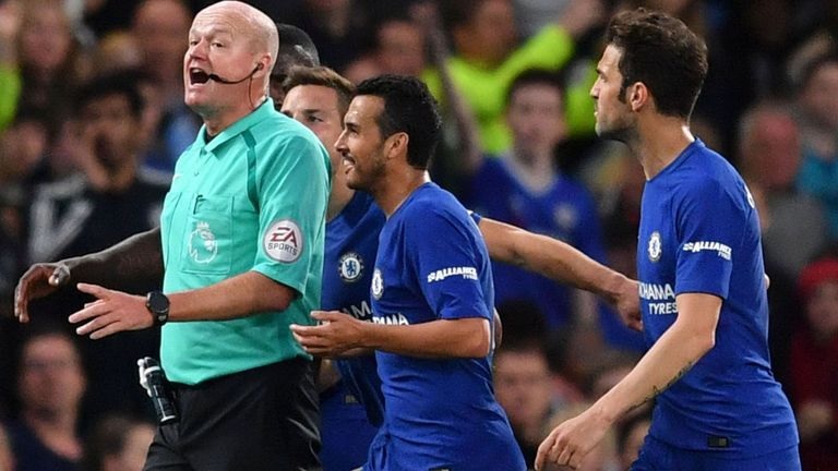 Trận hòa trước Huddersfield khiến Chelsea chỉ còn biết chờ vào phép màu