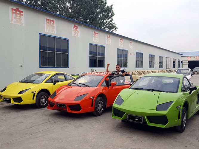 Đây là mẫu xe có nhiều lựa chọn màu sắc nhất của hãng với tất cả 5 màu sắc. Tương tự như R8, xe cũng dùng chung hệ thống động cơ của Chiron 
