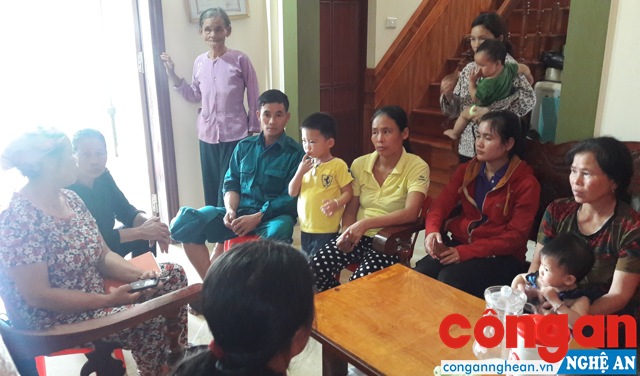 Người dân xóm Đông Phú như ngồi trên đống lửa khi hay tin ông Đồng bỏ trốn khỏi địa phương