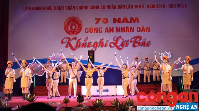 Rất nhiều tiết mục xuất sắc đã khắc họa đậm nét hình ảnh người chiến sỹ CAND 