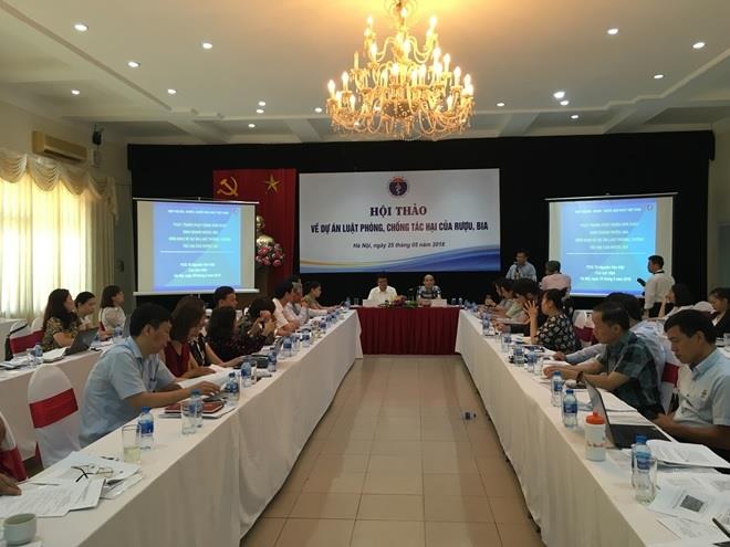 Hội thảo góp ý về dự thảo Luật phòng chống rượu bia. VGP/Thúy Hà