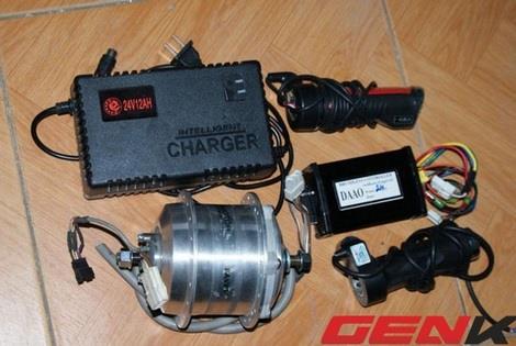 Một số linh kiện lắp ráp xe đạp thường thành xe đạp điện được bày bán rất nhiều.