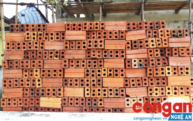 Nhiều gạch lỗ không có nhãn mác, kém chất lượng được sử dụng khi xây dựng công trình