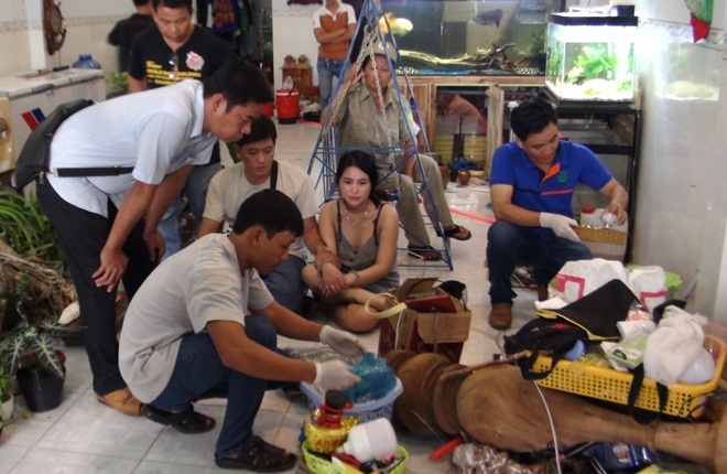 Công an kiểm tra căn nhà, phát hiện Loan tàng trữ lượng lớn ma túy.