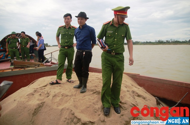 Lực lượng chức năng tại hiện trường
