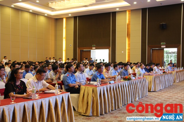 Các đại biểu và học viên tham dự buổi tập huấn.