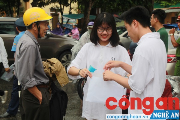 Bên cạnh đó, nhiều em tỏ ra hào hứng