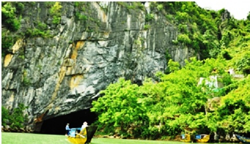 Cửa vào hang động Phong Nha- Kẻ Bàng