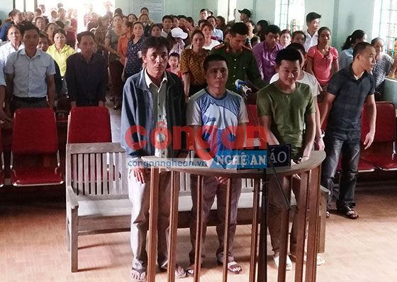Các đối tượng tại phiên tòa