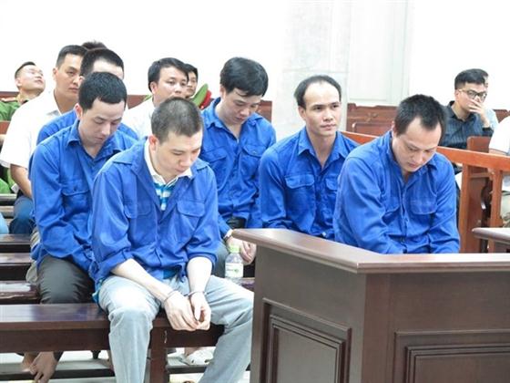 Bị cáo Chu Đình Ngọc và đồng phạm tại toà.