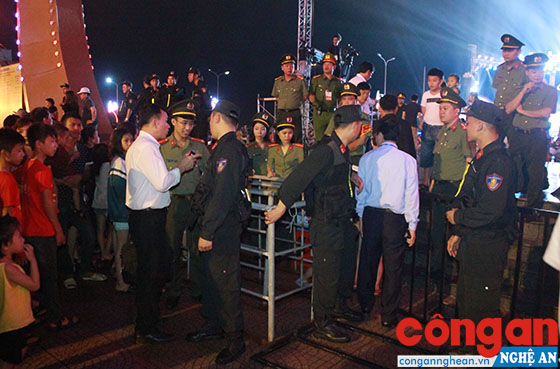 Công an TX Cửa Lò đảm bảo an toàn đêm khai mac du lịch Cửa Lò 2018