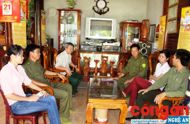Các ban, ngành, đoàn thể xã Hưng Long đến tận từng gia đình động viên, giúp đỡ người lầm lỗi tái hòa nhập cộng đồng