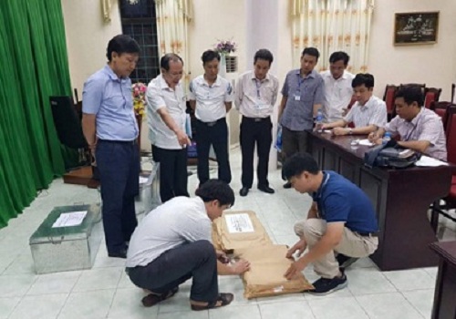 Tổ công tác tiến hành rà soát công tác chấm thi tại Hội đồng thi Sở Giáo dục và Đào tạo Hà Giang - Ảnh: GD&TĐ