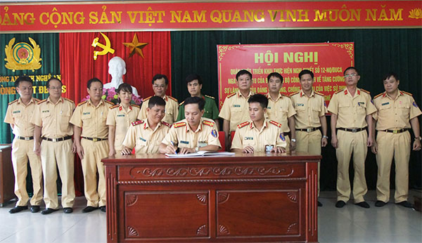 Đại diện các đội ký cam kết