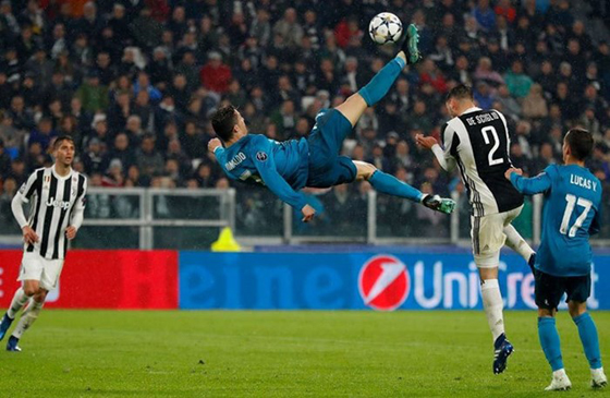 Ronaldo với cú ngả bàn đèn kinh điển vào lưới Juventus trong trận bán kết cúp Champion League mùa giải 2018.