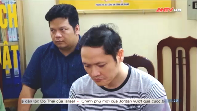 Gương mặt đã già đi trông thấy
