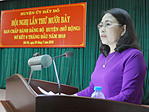 Đồng chí Nguyễn Thị Yến, Phó Bí thư Thường trực Tỉnh ủy, Trưởng đoàn Đại biểu Quốc hội tỉnh phát biểu chỉ đạo tại Hội nghị.