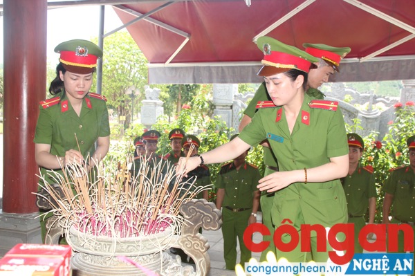 Đây là hoạt động có ý nghĩa nhằm giáo dục truyền thống cách mạng cho cán bộ, chiến sĩ trong tòa đơn vị