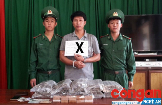 Đối tượng (X) vận chuyển thuốc nổ bị lực lượng chức năng bắt giữ