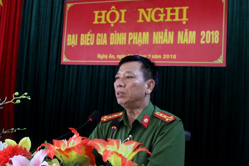 Đại tá Hoàng Xuân Du, Phó cục trưởng Cục giáo dục cải tạo và hòa nhập cộng đồng, Tổng cục VIII - Bộ Công an phát biểu chỉ đạo Hội nghị.