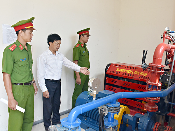 Lực lượng Cảnh sát PCCC kiểm tra hệ thống máy bơm nước chữa cháy tại chung cư An Bình (phường 10, TP.Vũng Tàu).
