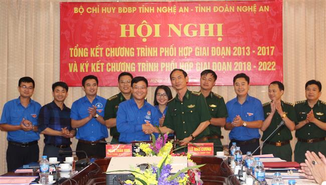 Lãnh đạo Tỉnh đoàn và Bộ Chỉ huy Bộ đội Biên phòng  ký kết chương trình phối hợp về “Phát huy vai trò xung kích của tuổi trẻ tham gia xây dựng và bảo vệ chủ quyền  an ninh biên giới quốc gia” giai đoạn 2018 - 2022