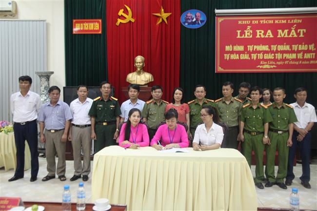 Ban chỉ đạo và Tổ “tự phòng, tự quản, tự bảo vệ, tự hòa giải, tự tố giác tội phạm” ra mắt và ký cam kết