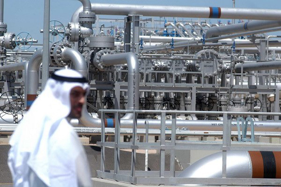 Một cơ sở khai thác dầu ở Al-Rawdhatain, Kuwait.