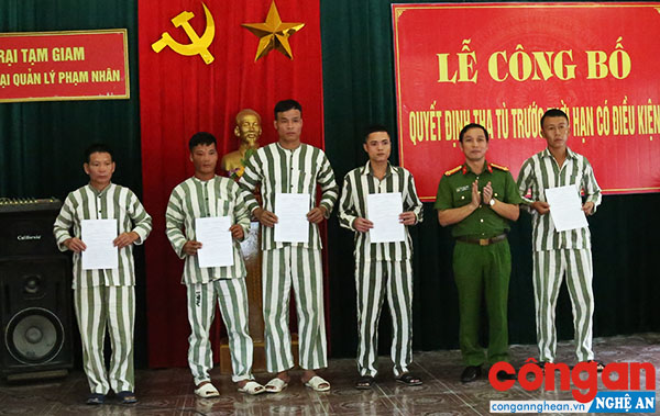 Trao quyết định tha tù trước thời hạn có điều kiện năm 2018 cho các phạm nhân