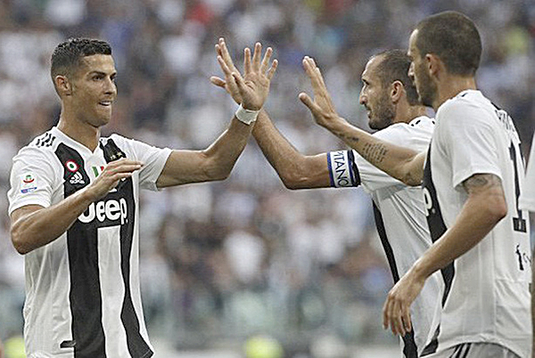 Với 1 đường kiến tạo thành bàn cùng rất nhiều những pha hãm thành, Ronaldo (trái) được trang Whoscored chấm điểm cao nhất trận Juve thắng Lazio 2-0 ở vòng 2 Serie A.