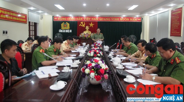 Đồng chí Đại tá Nguyễn Hữu Cầu, Giám đốc Công an tỉnh kết luận tại Hội nghị