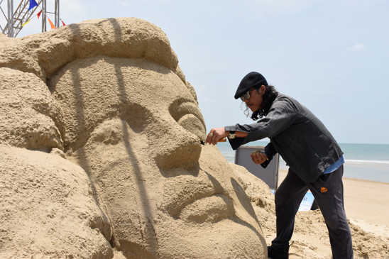 Chương trình “Đắp và trưng bày tượng cát” là một trong những hoạt động tại Festival Biển BR-VT 2018. 