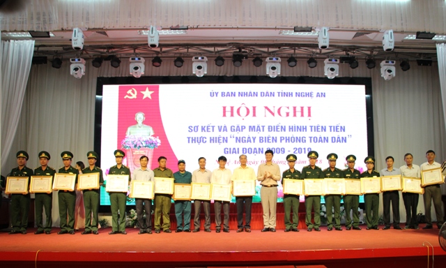 10 tập thể, 10 cá nhân được UBND tỉnh tặng Bằng khen