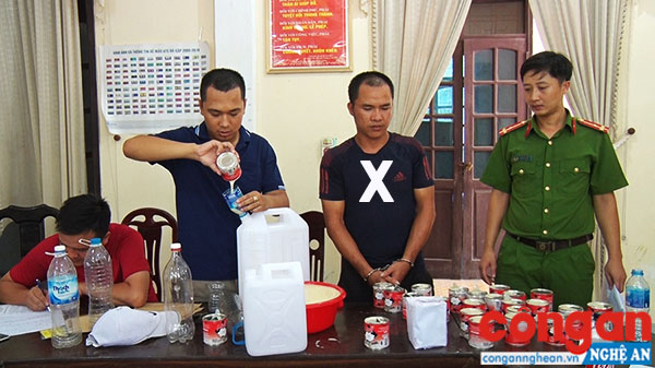 Đối tượng Trần Thanh Thắm (X) tại cơ quan CSĐT Công an TX Cửa Lò