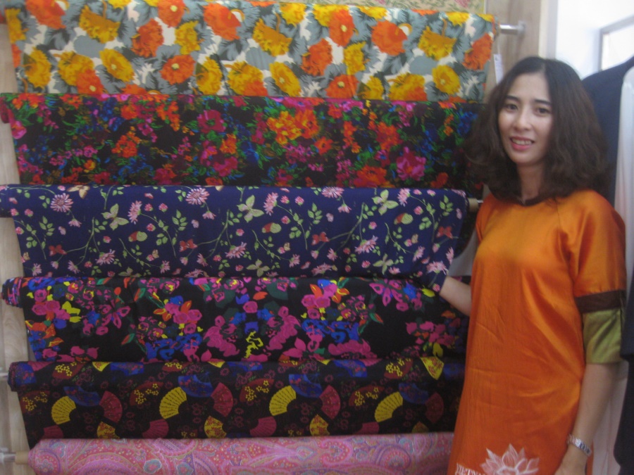 Sản phẩm lụa tơ tằm của Công ty TNHH Hà Bảo được giới thiệu tại Silk House.