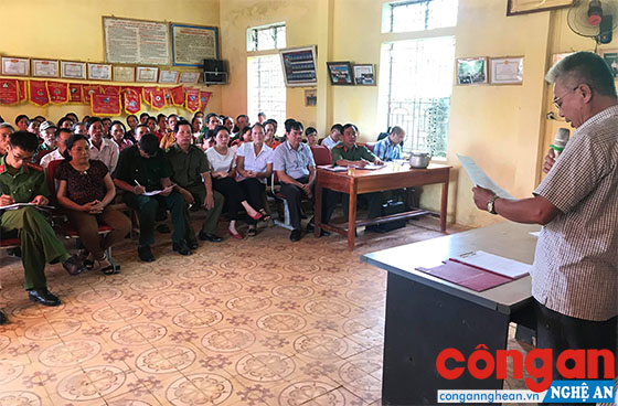 Đông đảo người dân tham gia và phát biểu ý kiến tại diễn đàn