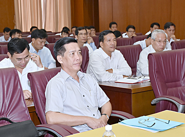 Đồng chí Lưu Tài Đoàn, Ủy viên Ban Thường vụ Tỉnh ủy, Trưởng Ban Tổ chức Tỉnh ủy và các đại biểu tham dự lớp tập huấn.