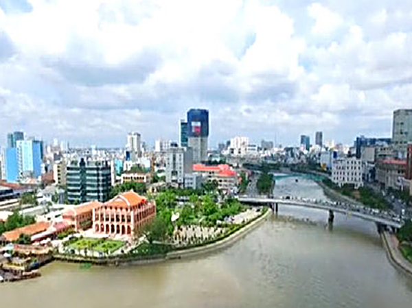 Hầm vượt sông Sài Gòn nhìn từ trên cao.