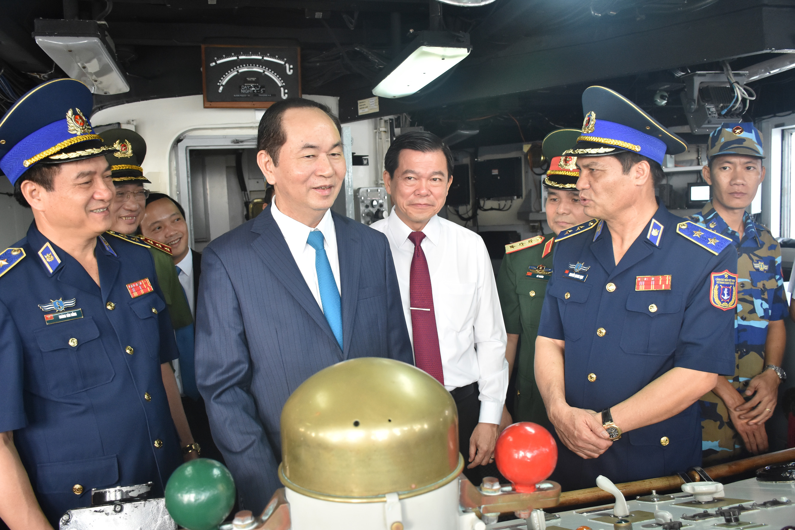 Chủ tịch nước Trần Đại Quang thăm tàu Cảnh sát biển 8020, Bộ Tư lệnh Vùng Cảnh sát biển 3 ngày 30-1-2018.