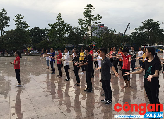 Xây dựng chính sách phù hợp nhằm tạo điều kiện để mọi người phát triển toàn diện, nâng cao chất lượng cuộc sống