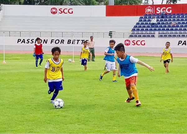 Các học viên nhí tham dự vòng sơ tuyền tài năng của Học viện Bóng đá Juventus Việt Nam tại SVĐ Bà Rịa ngày 10-8.