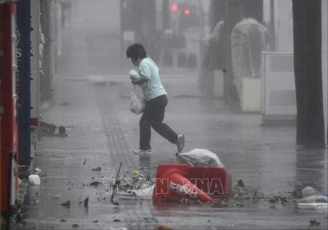 Mưa lớn do ảnh hưởng của bão Trami tại Okinawa,  Nhật Bản ngày 29-9-2018.