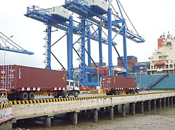 Vận chuyển hàng vào cảng TCIT để xuất đi nước ngoài.